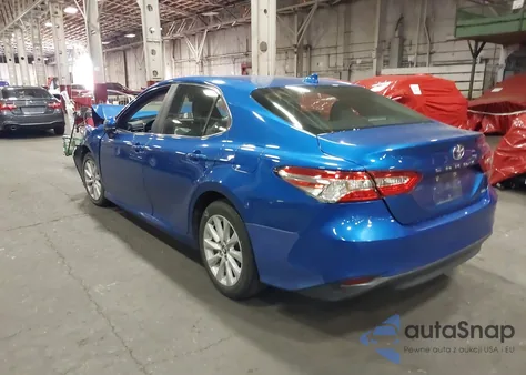 2020 Toyota Camry Le z USA, uszkodzony, nr VIN 4T1C11AK1LU324762